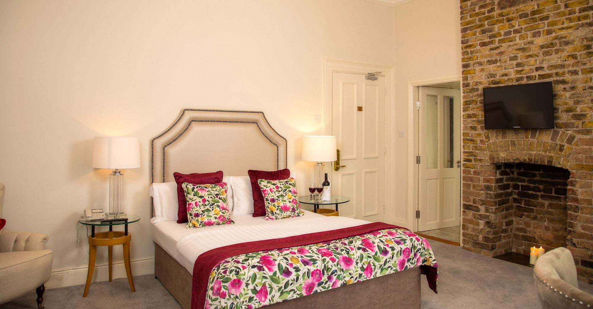 Cork'S Vienna Woods Hotel & Villas Exterior photo