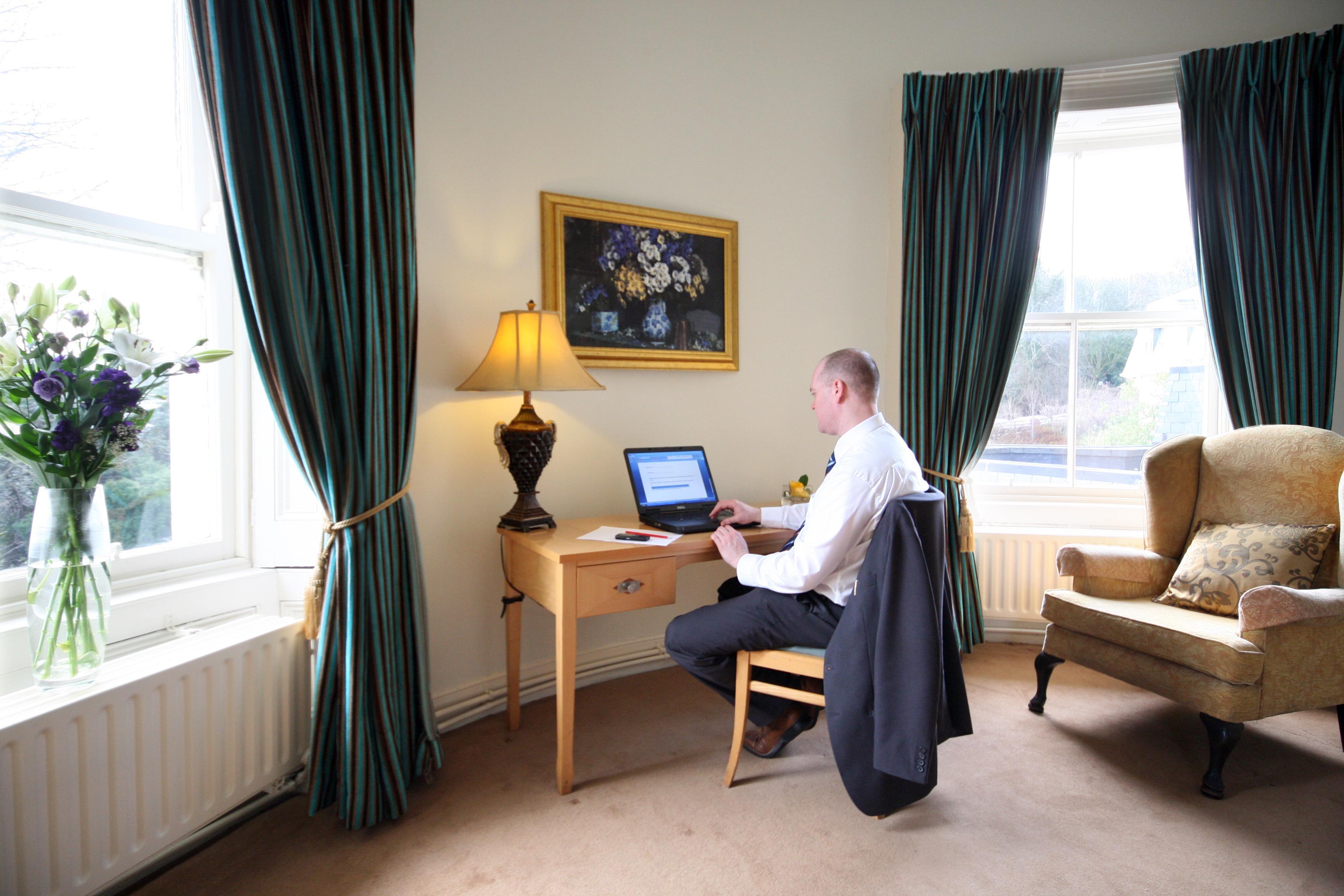 Cork'S Vienna Woods Hotel & Villas Exterior photo