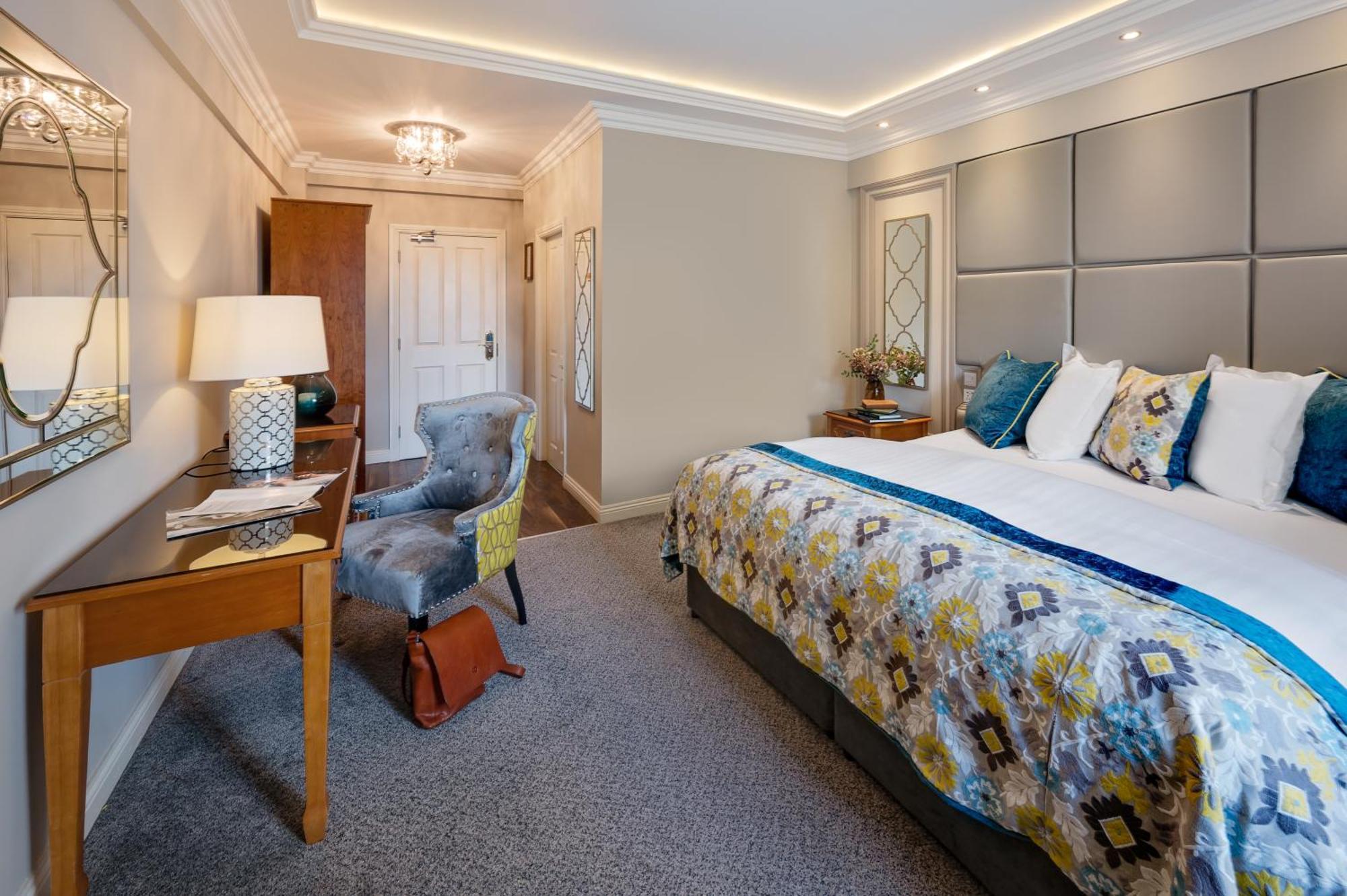Cork'S Vienna Woods Hotel & Villas Exterior photo