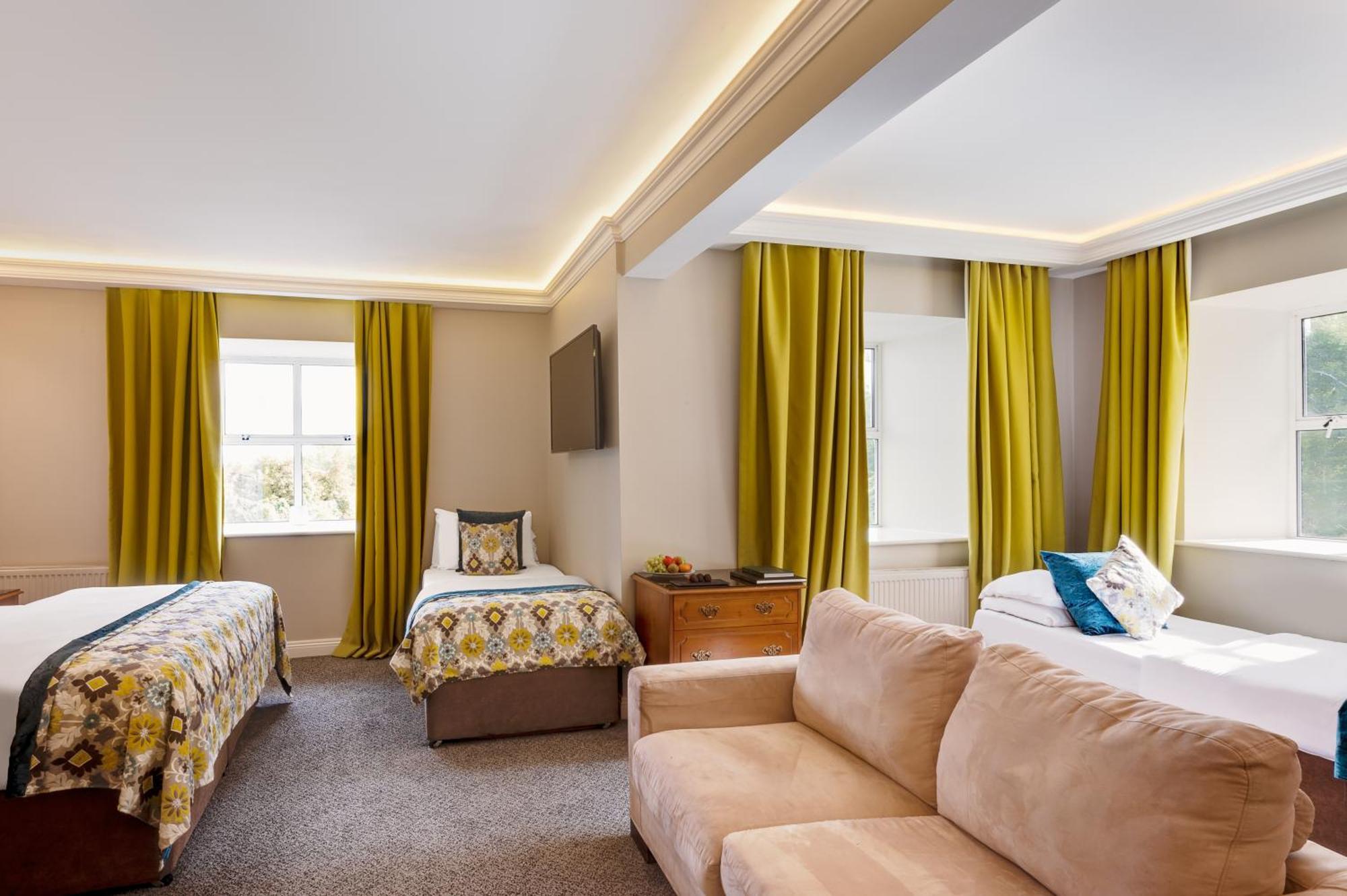 Cork'S Vienna Woods Hotel & Villas Exterior photo