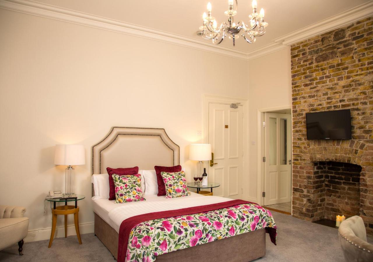 Cork'S Vienna Woods Hotel & Villas Exterior photo